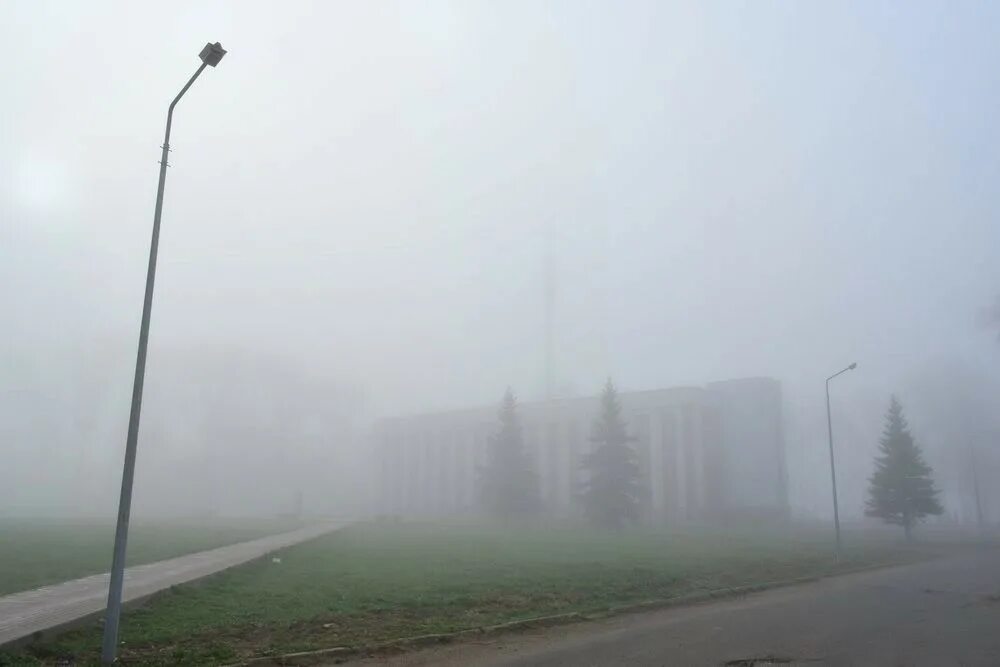 Смог том 1. Туманы Кировская область. Радиационный туман. Туман природное явление в городе. Спускается туман.