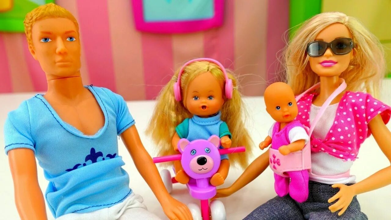 Видео про игрушки куклы. Барби алон. Baby dolly. Видео про игрушки куклы. Toy ann.