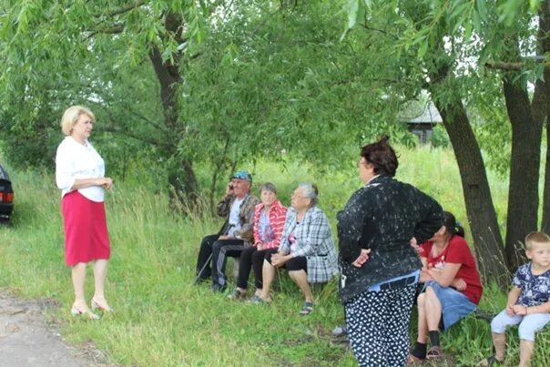 Председатель сельсовет юламанов. Пройду один мимо сельсовета видео дк село. Председатель сельсовета. Девушка из клипа ильнур юламанов. Председатель сельсовета.