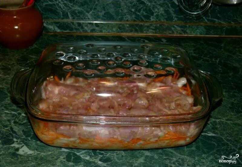 Рецепт курицы в стеклянной посуде. Мясо в стеклянной форме для запекания. Курица в стеклянной посуде в духовке. Картошка с мясом в духовке в стеклянной посуде. Плов в духовке в стеклянной посуде.