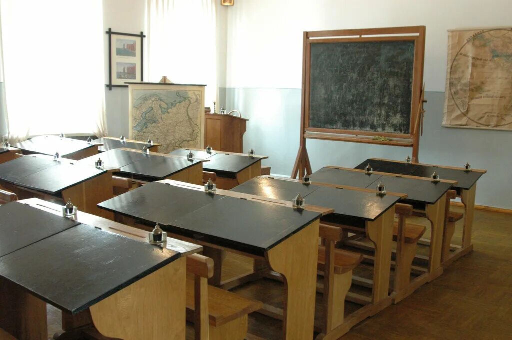 Ленин в симбирской гимназии. Ульяновск школа №1 им ленина ульяновск. Гимназия ульяновск музей. Ленин в гимназии. Гимназия ленина ульяновск.