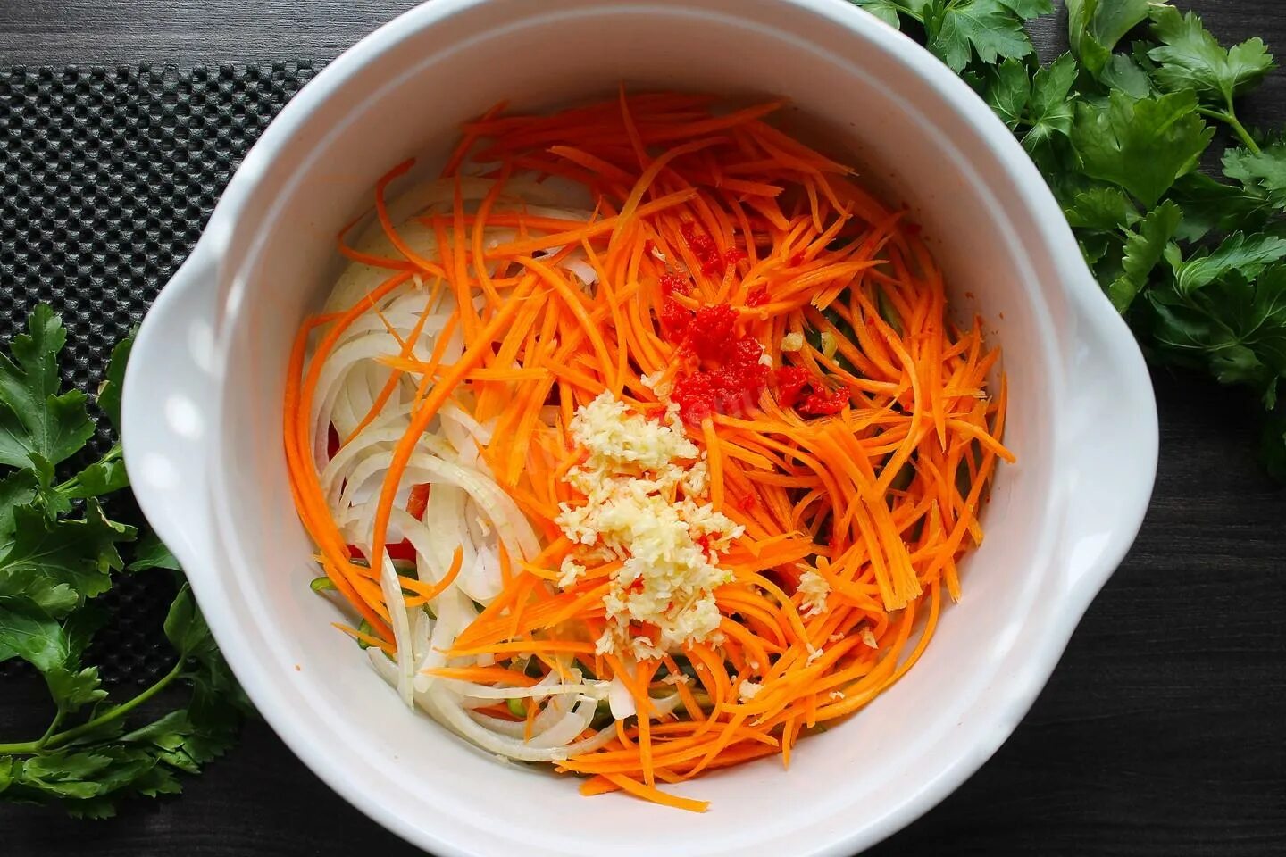 Женьшень по корейски салат. Морковь по корейски в соуснике. Салат Алиса.