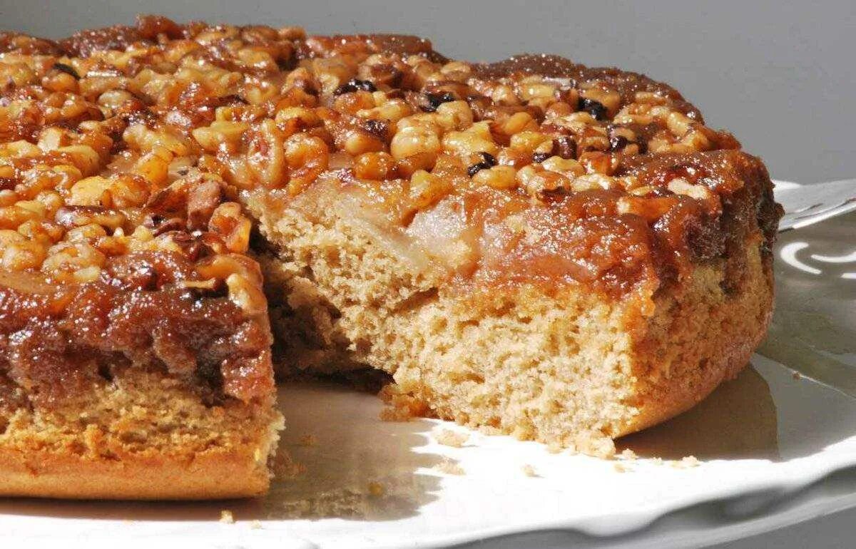Простой пирог с грецкими орехами