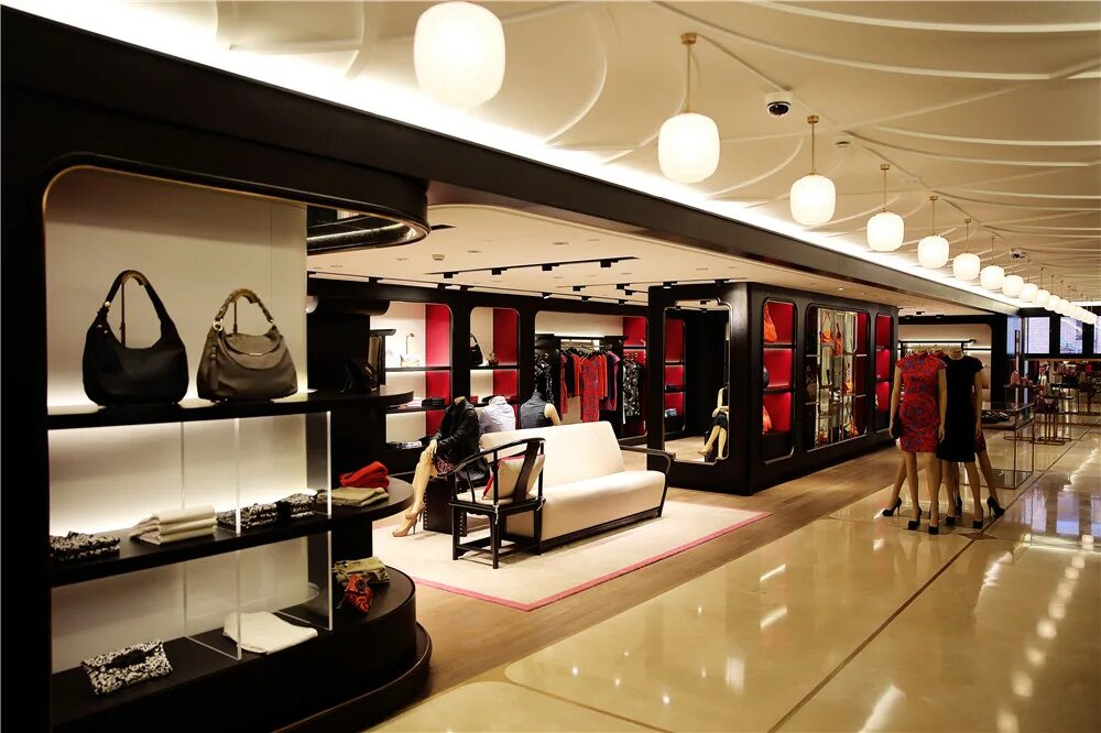 Дорогой бутик одежды. Интерьер магазина верхней одежды. Интересные интерьеры магазинов. Интерьер магазина. Бутик zilli в милане.