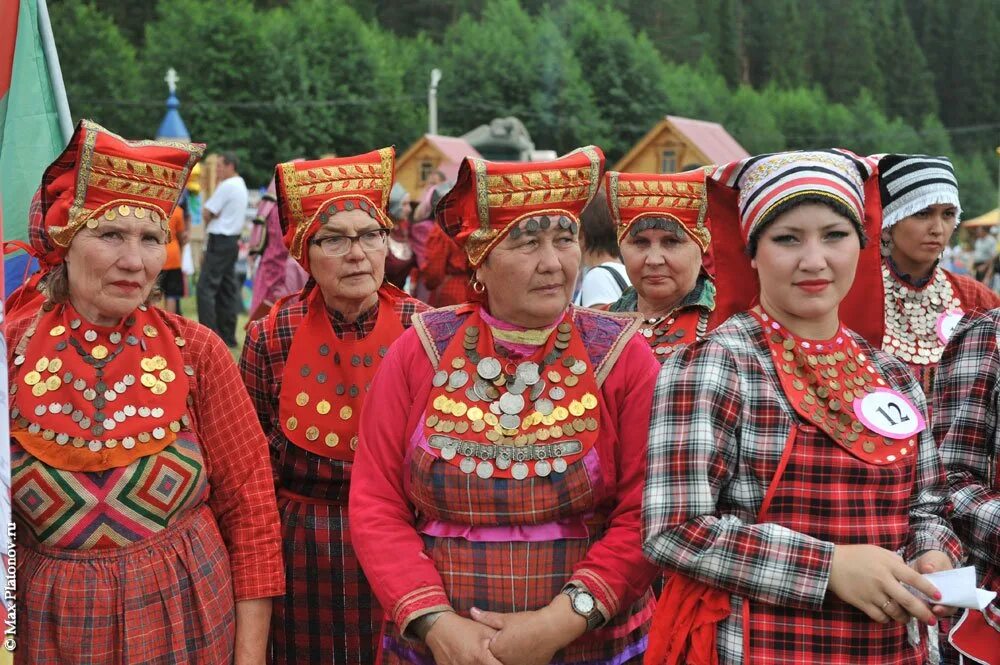 Финно татары. Кряшены нагайбаки. Удмурты на Урале. Народы Урала удмурты. Татарин кряшен.