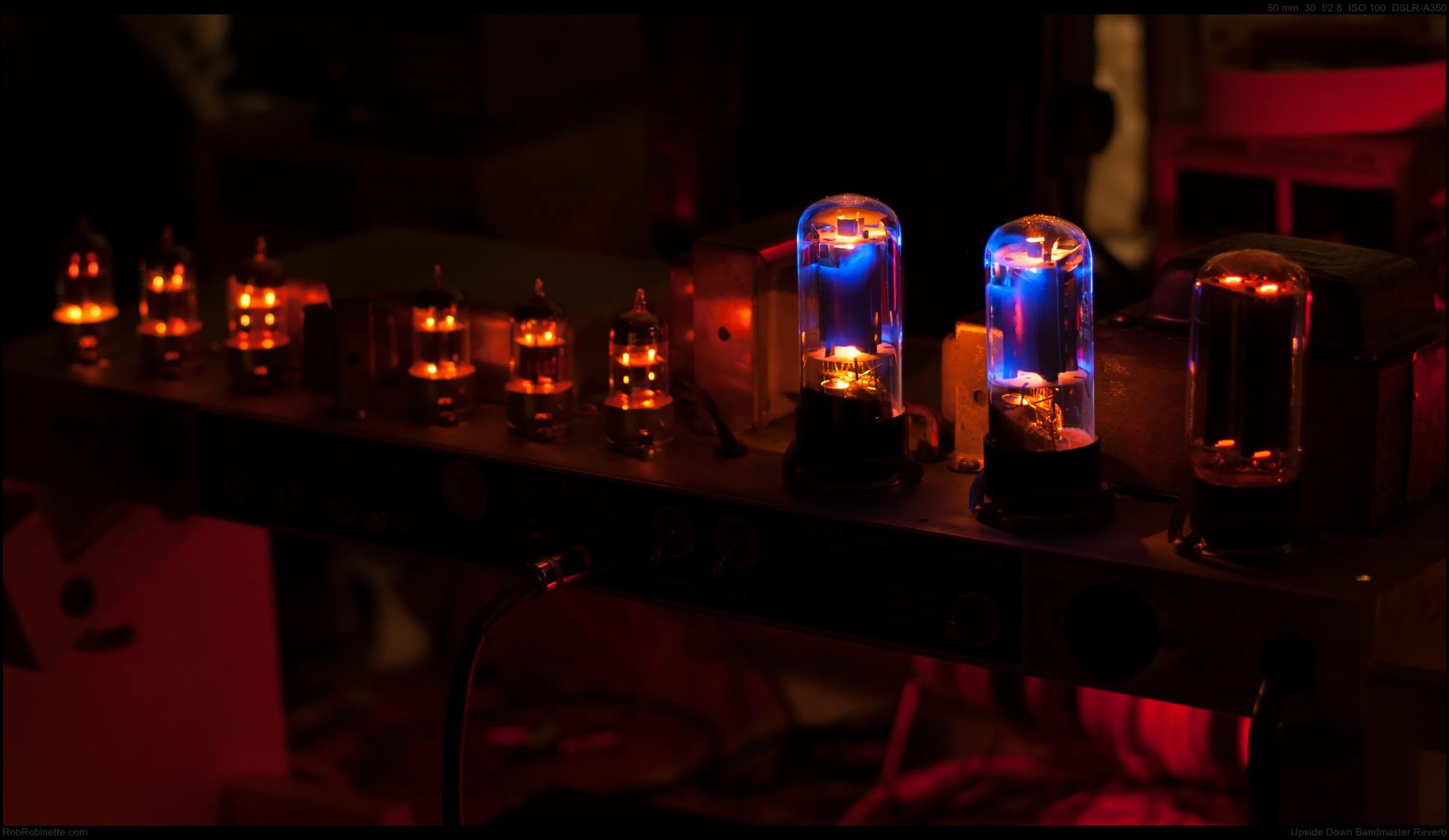 Glow tube. Электронные лампы. vacuum tube amplifier. усилитель обои. vacuum tube light.