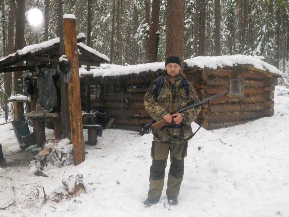 Жизнь в тайге охота видео. Таежники Сибирские охотники. Охотники промысловики в тайге. Зимняя охота в тайге.