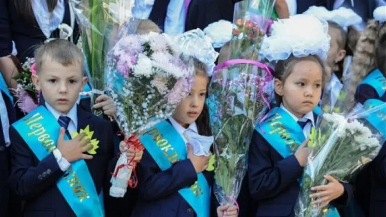 Начальная школа казахстана. Школьники Казахстана. Первоклассники Казахстан. Школы в Казахстане. День знаний в Казахстане.