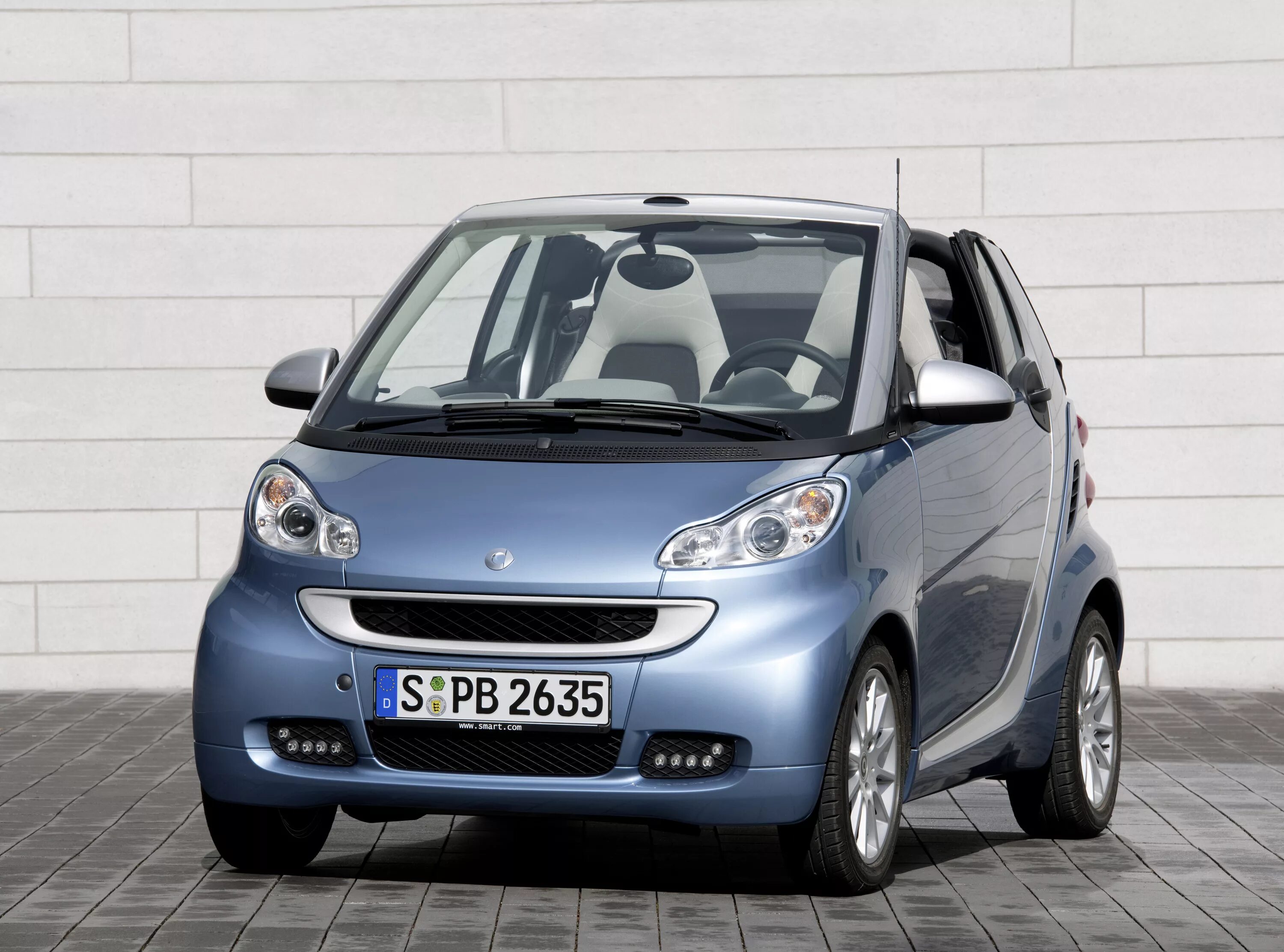 Марка машины малолитражки фото. Smart Fortwo 2011. Smart Fortwo Cabrio 2010-2012. Smart Fortwo автомат. Smart Fortwo 2008.