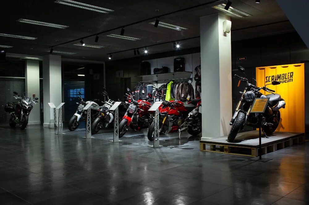 Дукати вагнер. Мотомагазин питер. Мото магазин в спб. Мото магазин петербург. Мотопитер звездная.