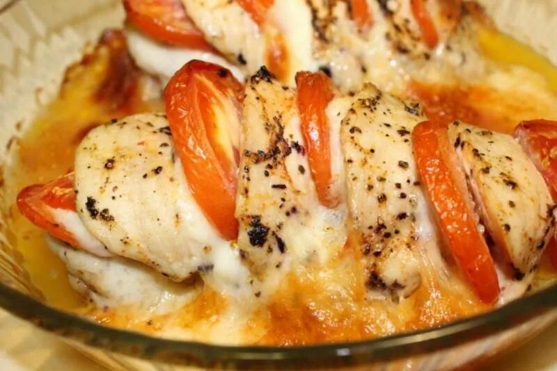 Как приготовить куриную грудку в духовке вкусно. Куриное филе запеченное в духовке. сочное куриное филе в духовке. сочная грудка в духовке. запечь филе курицы в духовке.