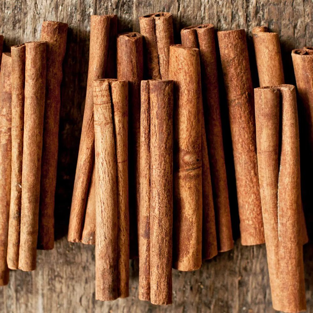 Cinnamomum burmanni. Палочки корицы (Кассия). Коричная палочка. Корица большие палочки.