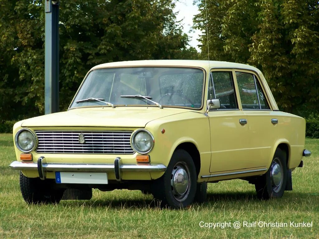 Жигули 1 метр. Lada (ваз) 2101. жигули 2101. ваз лада жигули 2101. копейка ваз 2101.