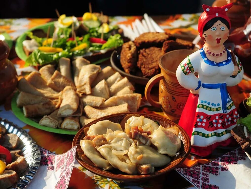 Национальная кухня центр. Национальная кухня алтайцев. Алтайская кухня Национальная Республика Алтай. Национальная кухня удмуртов. Народная кухня удмуртов.