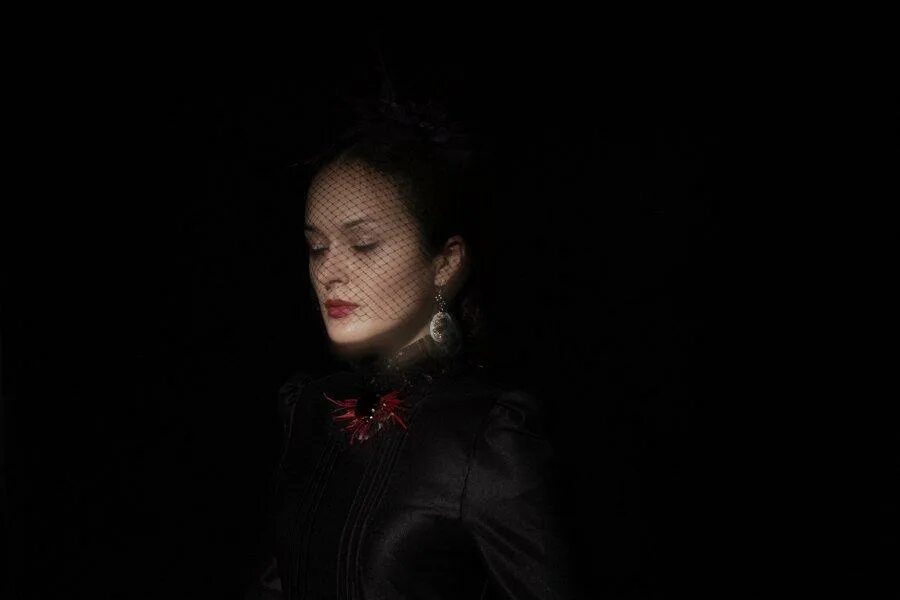 Опера пиковая дама чайковский. Пиковая дама набережные челны. Пиковая дама пречистое кафе. Пиковая дама салон набережные челны. Пиковая дама постановка в театре.