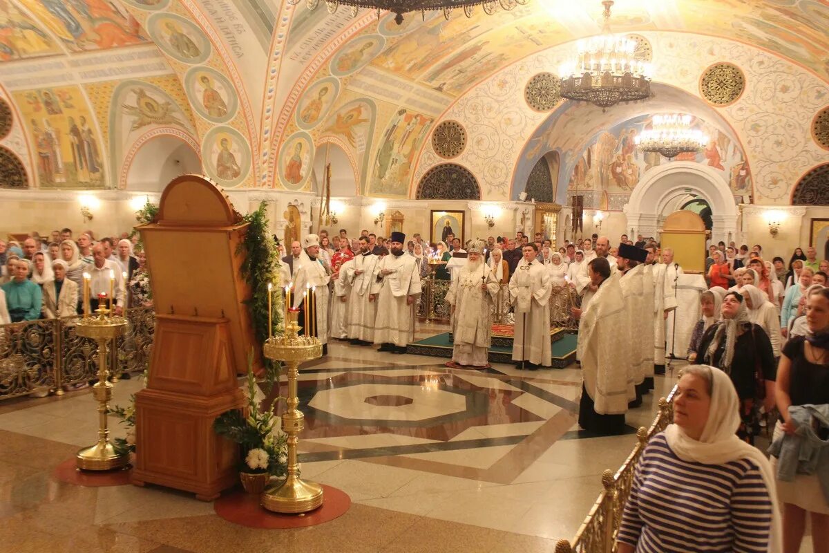 Преображенская церковь храма христа спасителя. Храм преображения господня в ххс. Храм христа спасителя нижний храм. Преображенская церковь в храме христа спасителя в москве. Храм христа спасителя храм преображения.