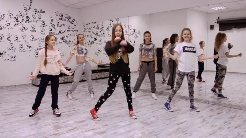 Давай прогуляем школу. Группа open Kids клипы. Open Kids клип Rockstar. Open Kids Rockstar костюмы из клипа.