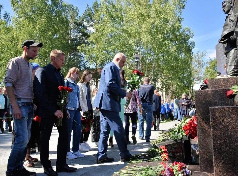 Последние новости про 13 шахтеров. Мемориал память Шахтёрам Кузбасса. Памятники погибшим шахтерам Шахты Листвяжная. Памятники погибшим шахтерам в Кузбассе. Мемориал погибшим шахтерам Междуреченск.