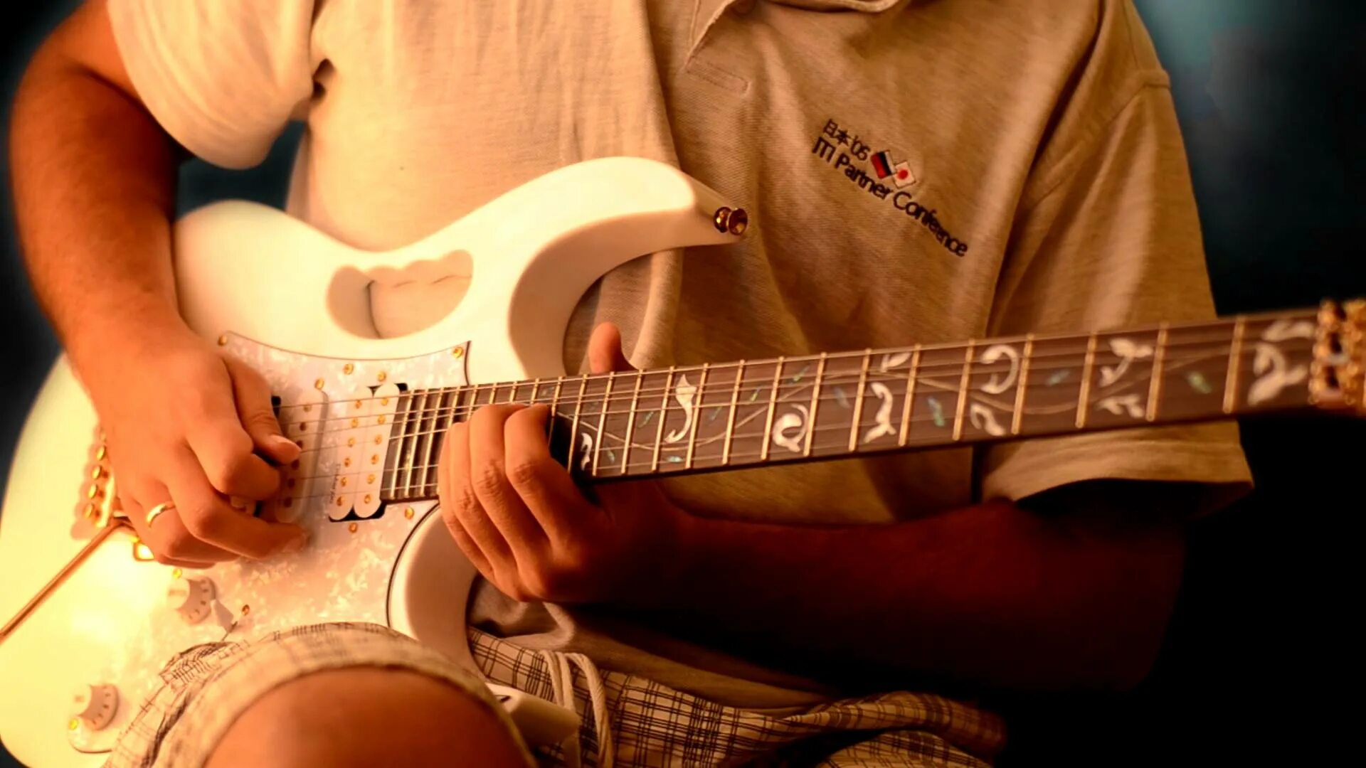 педагог по гитаре. уроки игры на гитаре. уроки гитары. филюшин владимир александрович. невероятная игра на гитаре.