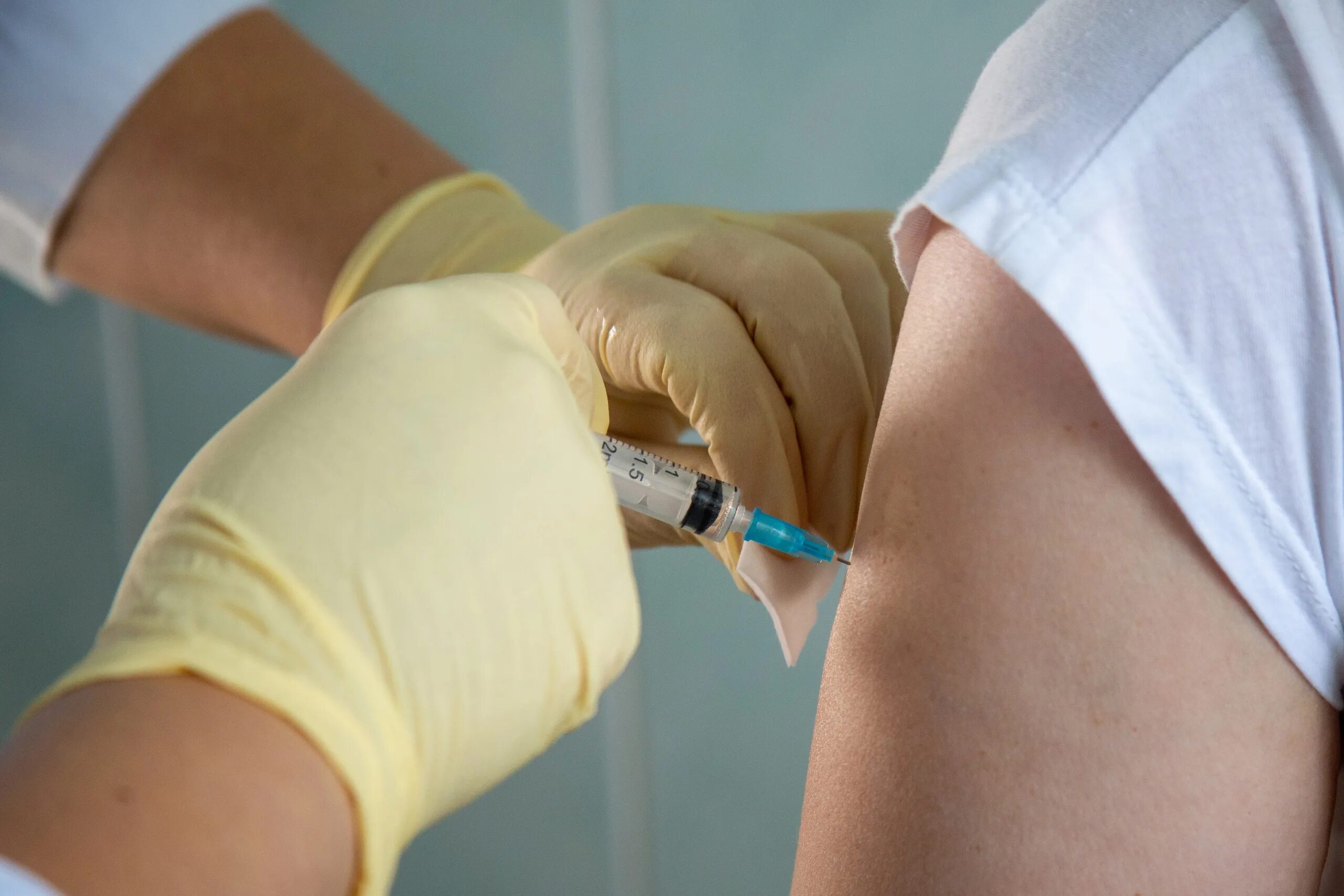 Горизонтальная вакцина. «параллельная» вакцинация. Вакцинация сразу. Прививка от гриппа. Вакцинация против гриппа.