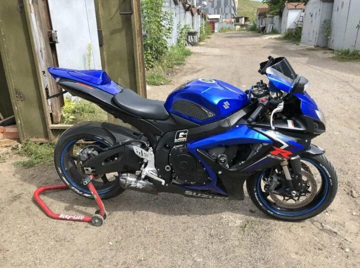 кавасаки 600 кубов. Yamaha 600 кубов. Yamaha yzf600r thundercat 2002. голубой байк. сузуки джиксер 600 2002.