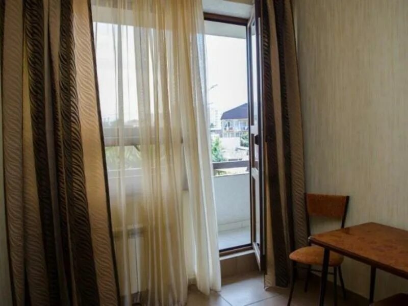 гостиница терминал адлер жд вокзал. гостевой дом нэва адлер. гостевой дом август адлер. жд снять жилье адлер. набережная в адлере возле жд вокзала.