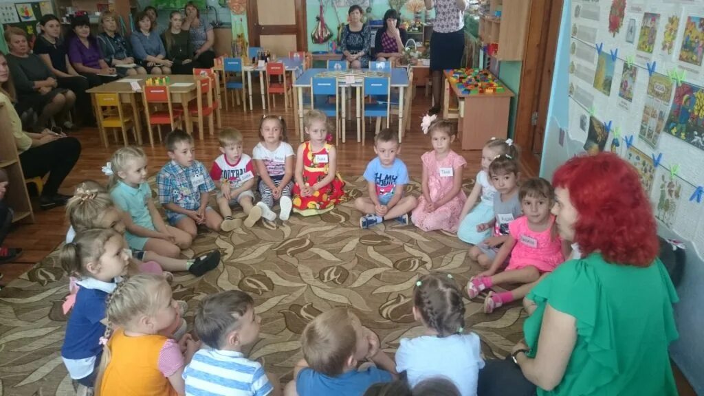 Вечерний круг в детском саду 2 младшая. Утренний круг в доу. дети в кругу в доу. утренний круг в детском саду подготовительная. утренний круг в старшей группе.