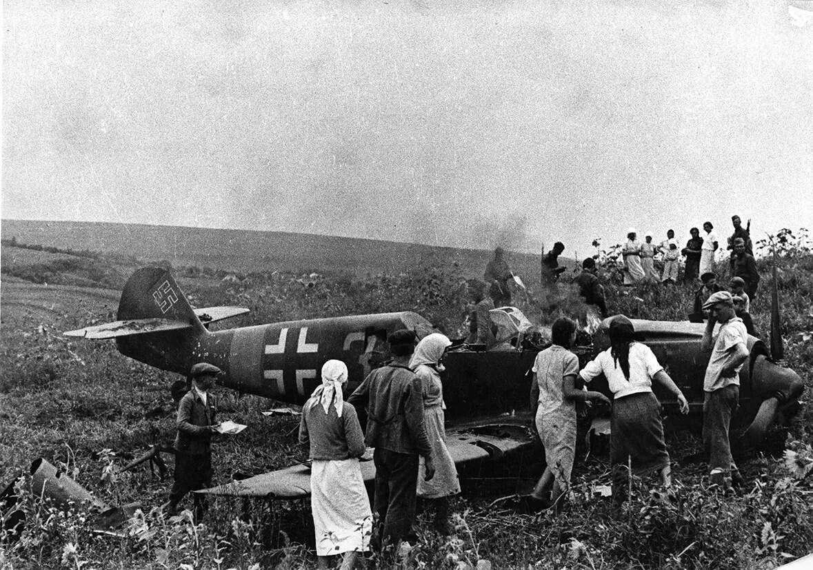 Второй день войны 1941. Немецкие самолеты 22 июня 1941 года начало Великой Отечественной войны. Советский аэродром 1941. СССР самолёты войны 1941г.