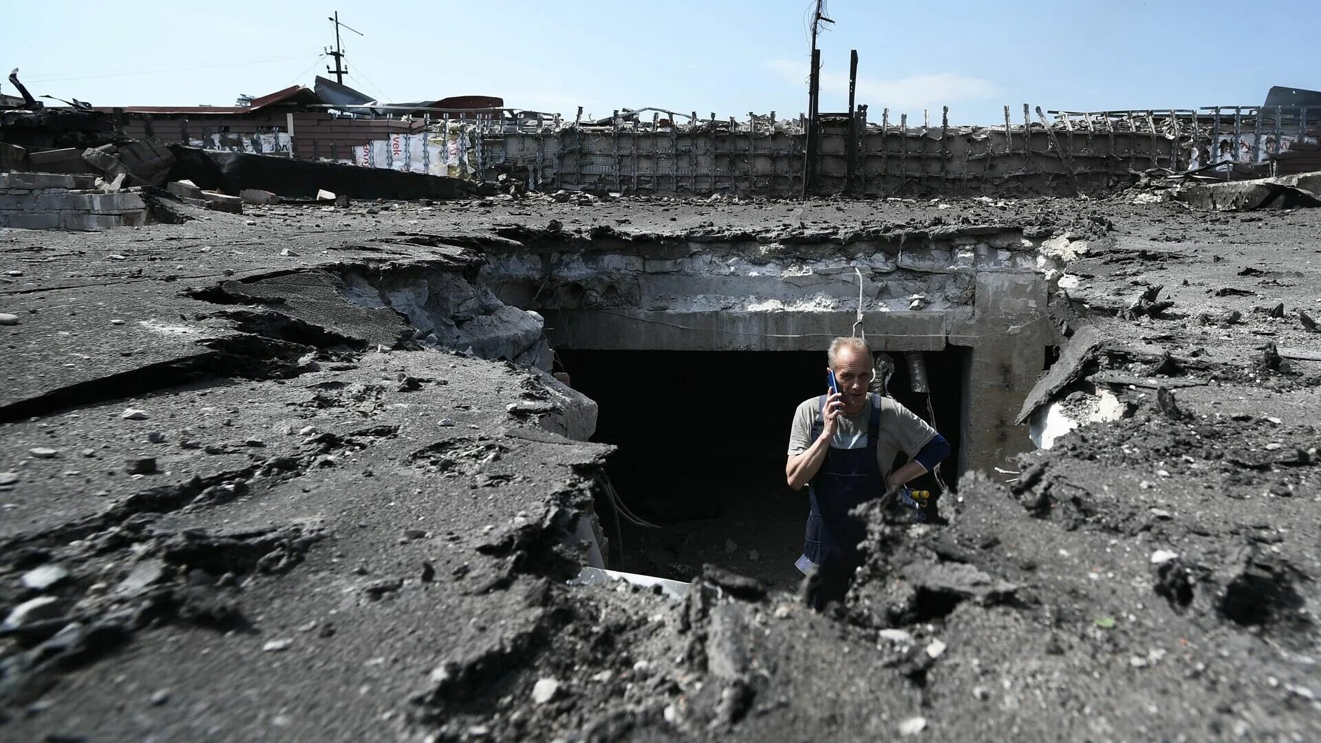 Донецк разрушения. Донецк Луганск разрушения.