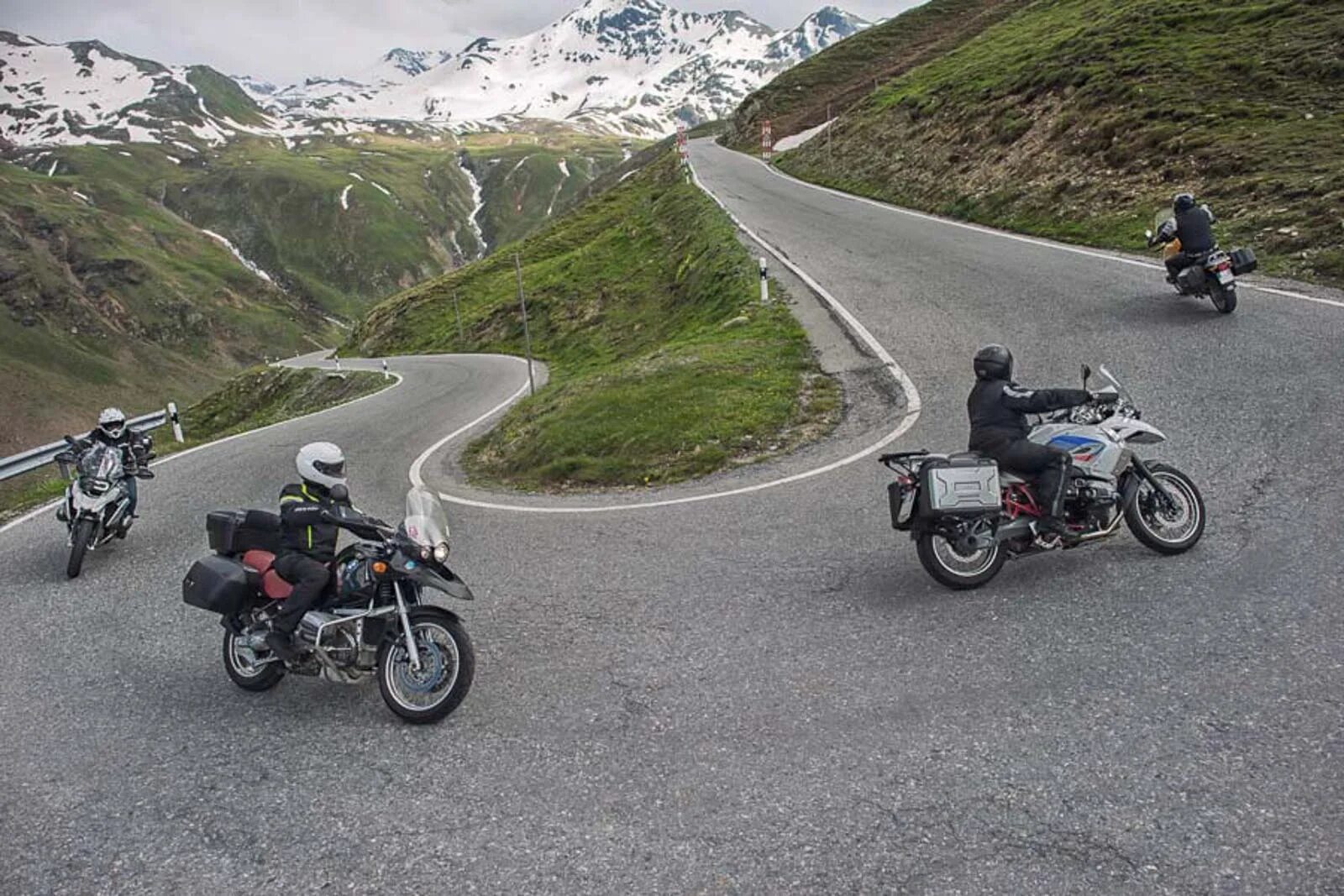 Эндуро турист. Мототуризм эндуро. Motorcycle tours. Мотоцикл на дороге. Эндуро 23.