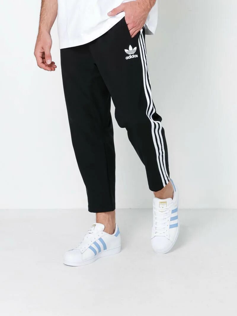 Штаны оригинал купить. Брюки спортивные adidas Originals du3905. Adidas Originals 3 Stripes 7/8 штаны. Штаны адидас 121020044. Брюки adidas Originals мужские 7\8.