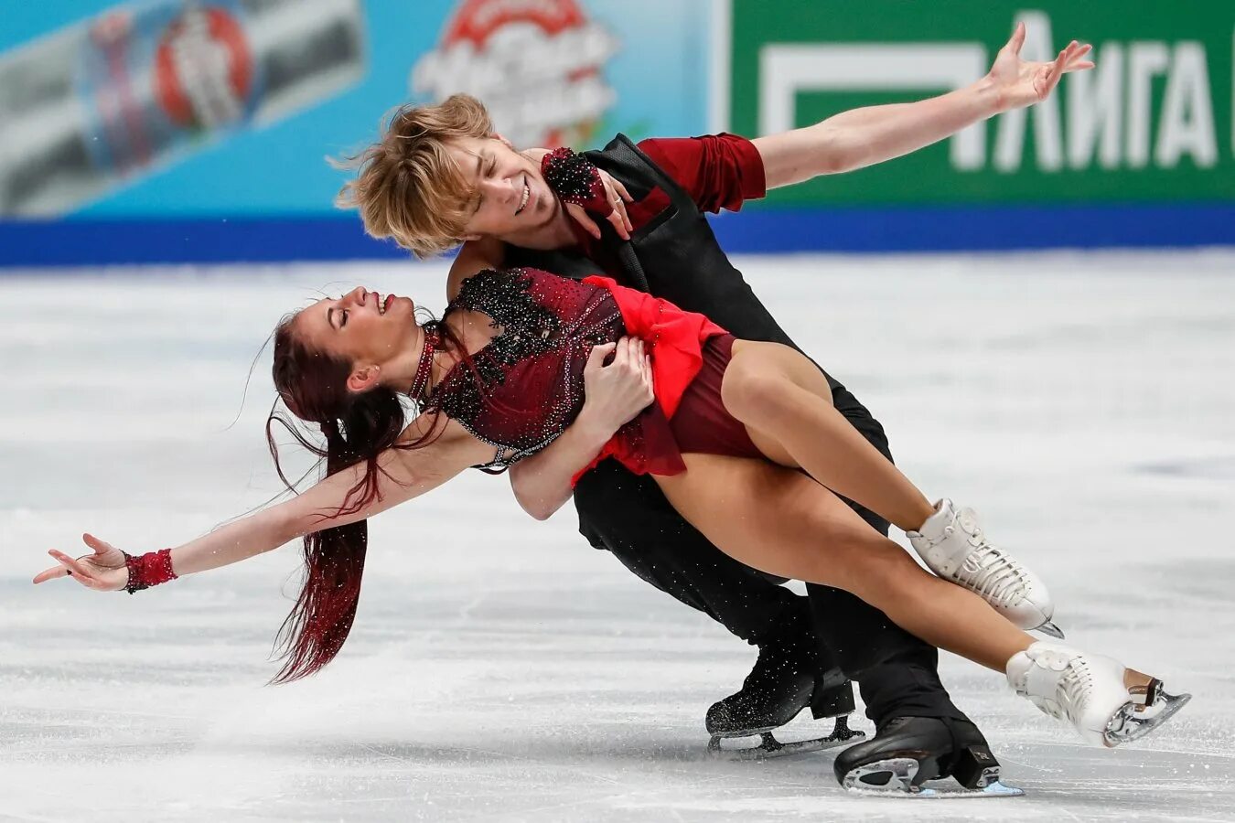 Синицына кацалапов чемпионат европы. Чемпионат по фигурному танцы. Чемпионат по фигурному танцы. Синицына кацалапов чемпионат европы. Виктория синицина и никита кацалапов 2021.