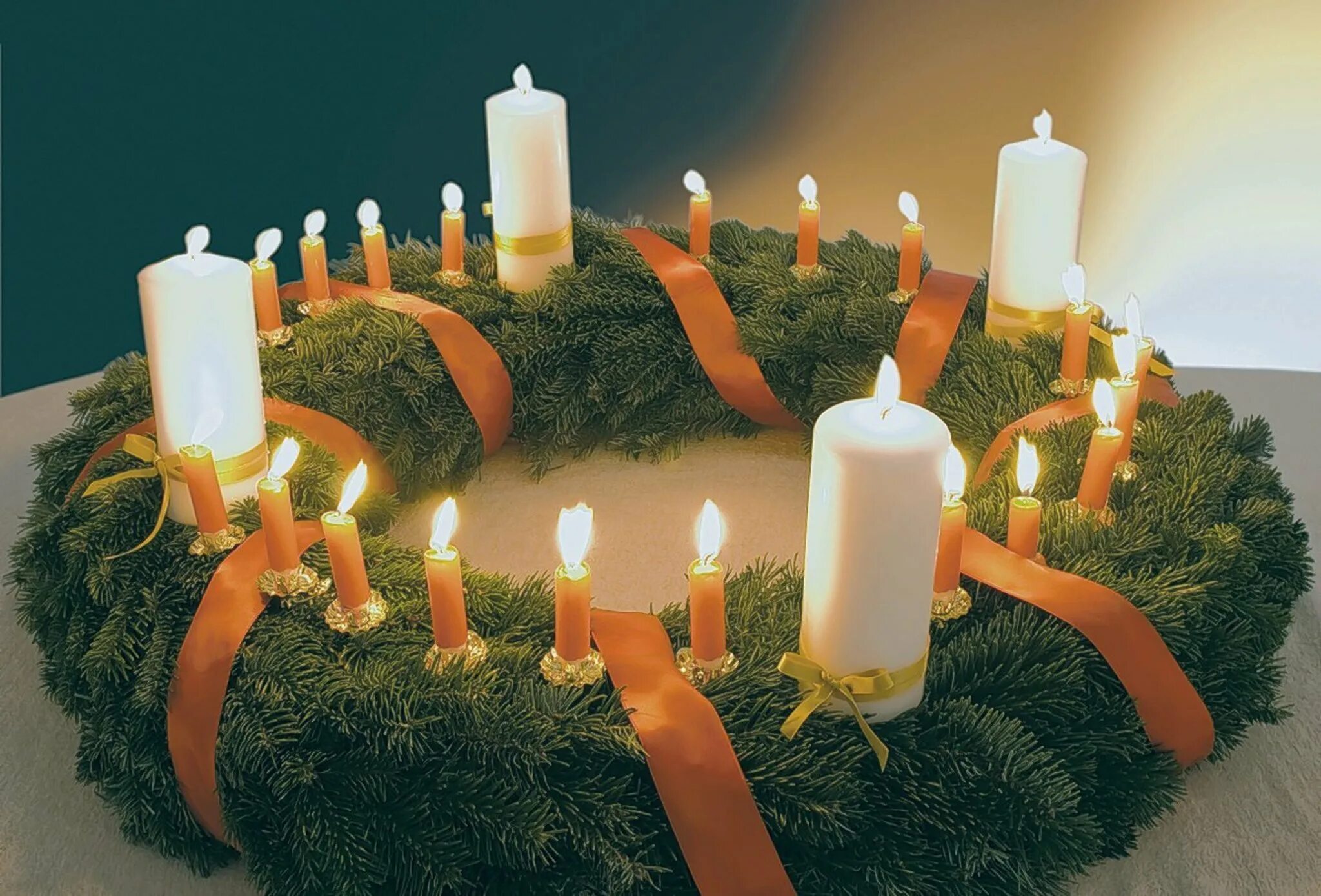 Поражение адвента. Адвент окс рождественский. Рождество в германии. Адвент 1 свеча венок. Адвент свечи разной высоты.
