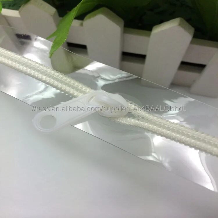 зиппер пвх с лого. полипропиленовая молния. молния рулонная тракторная цветная. пвх молния. движок д/спиральной молнии №3 пластиковый zp006 белый.