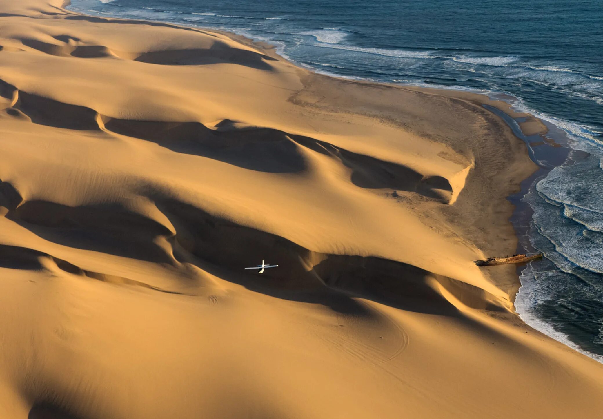 Побережье пустыни Намиб. Пустыня Намиб берег скелетов. Берег пустыни Намиб. Африка, Намибия - берег скелетов. Намибия отдых