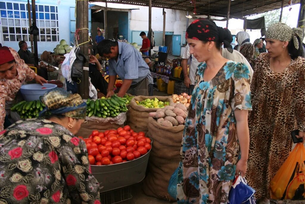 Таджикистан рынок. Таджикский рынок. Таджички на рынке. Душанбе рынок.