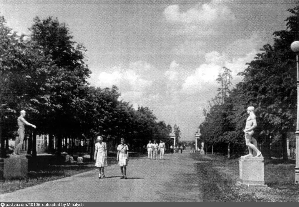 Старый нижний парк липецк. Парк старая выкса. Старый парк история. Городской парк 50е годы старый оскол. Нижний парк липецк.