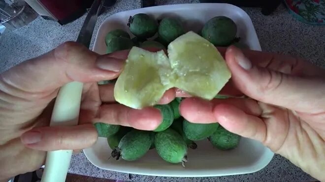 Как варить компот из фейхоа. Компот из фейхоа и лимона. компот из фейхоа на каждый день. компот из фейхоа с гранатом. nesil &quot;фейхоа-айва&quot; компот.