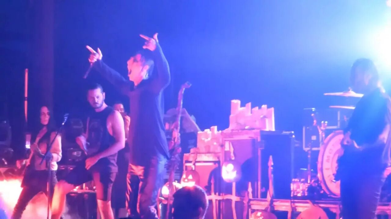Linkin park one step close. Линкин парк кавер. linkin park one step closer. linkin park one step closer обложка. chester bennington one step closer.