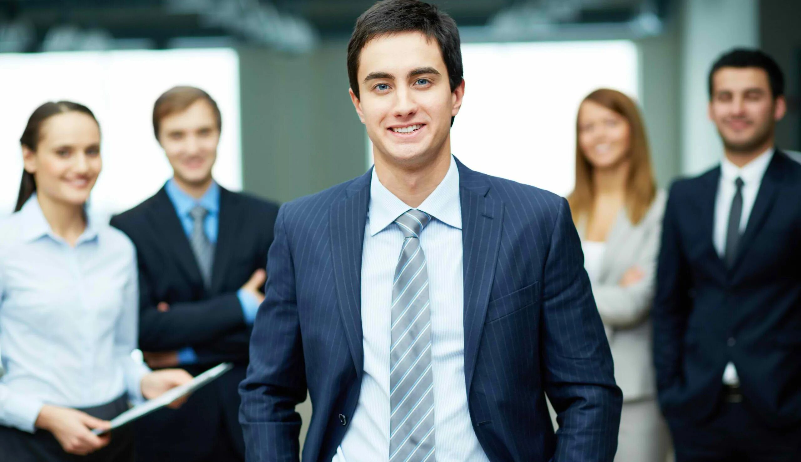 L. Деловая команда. D. Business team vector. Our agents.