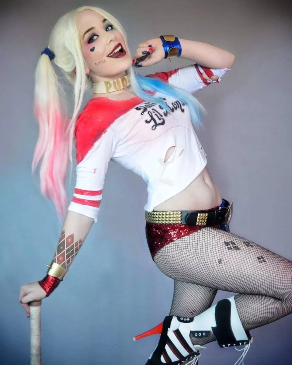 Девушки харли квин. Девушки харли квин. Косплейщицы харли квинн. Косплейщица харли квин. Девушки харли квин.