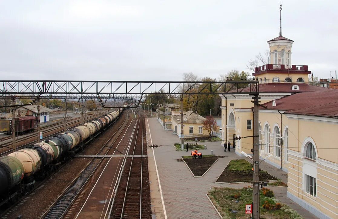 Вокзал каменск шахтинский. Железнодорожная станция Каменская Ростовская область. Станция Каменская Каменск-Шахтинский. ЖД станция Каменск-Шахтинский. Каменская станция РЖД.