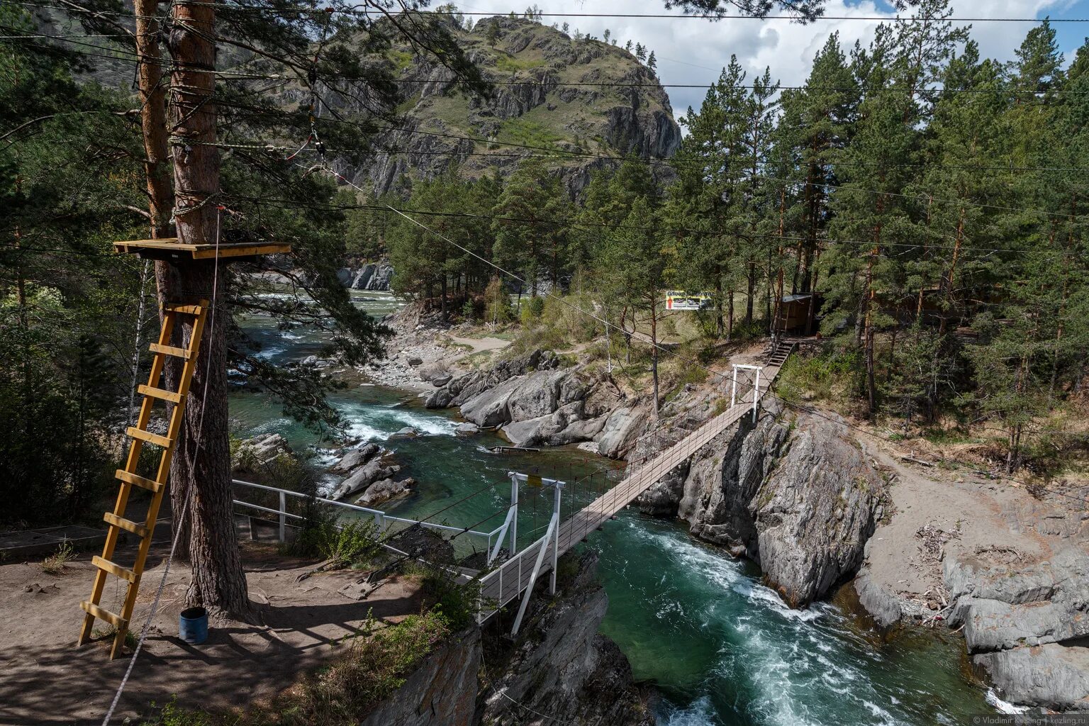 манжерок катунь. манжерок остров патмос. остров патмос, село чемал, горный алтай. озеро чемал алтай. мост на остров патмос алтай.