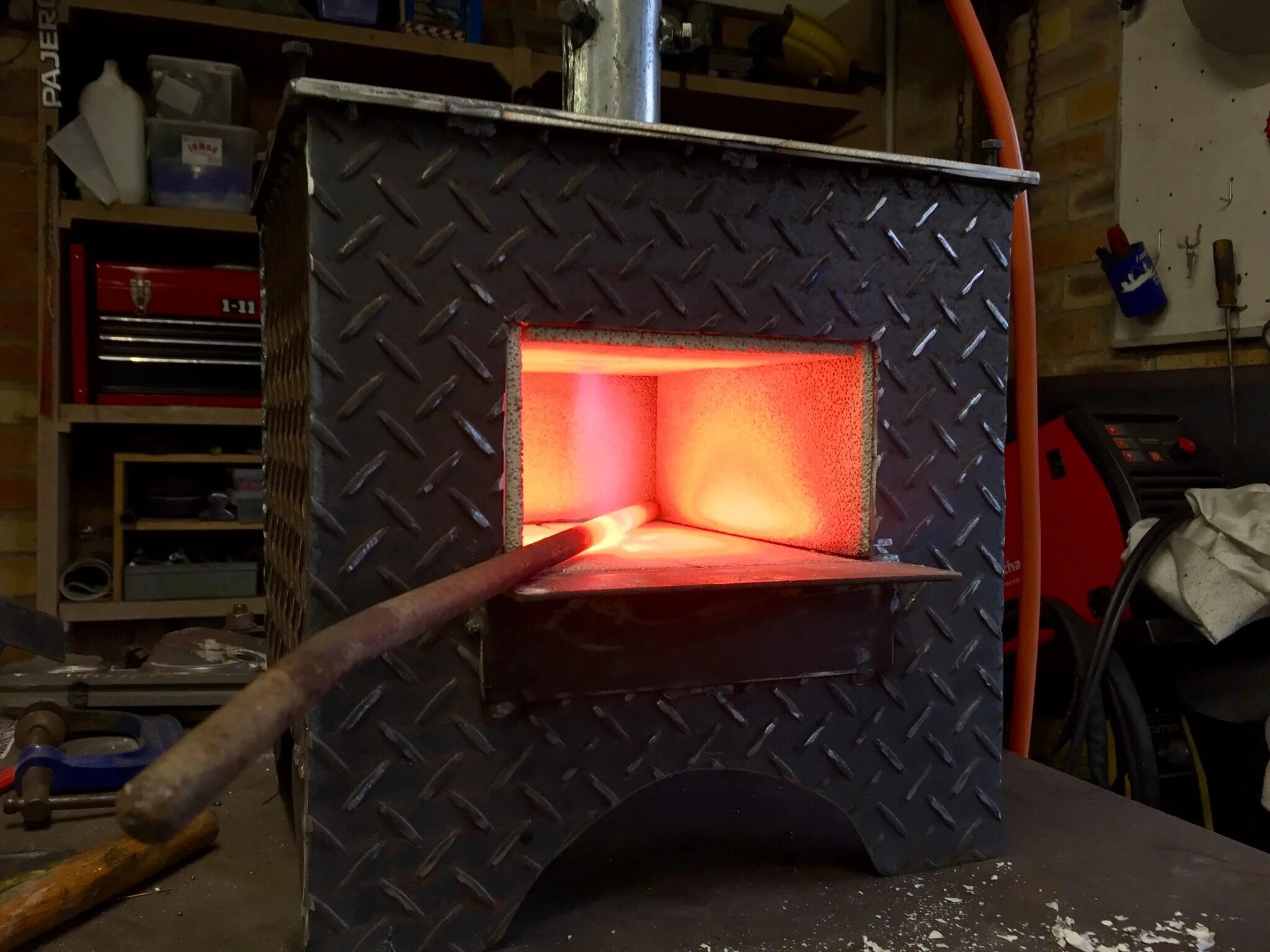 Кузнечный цех современный домашних. Новая кузница ГАЗ. Ribbon Burner Forge. Forge image.