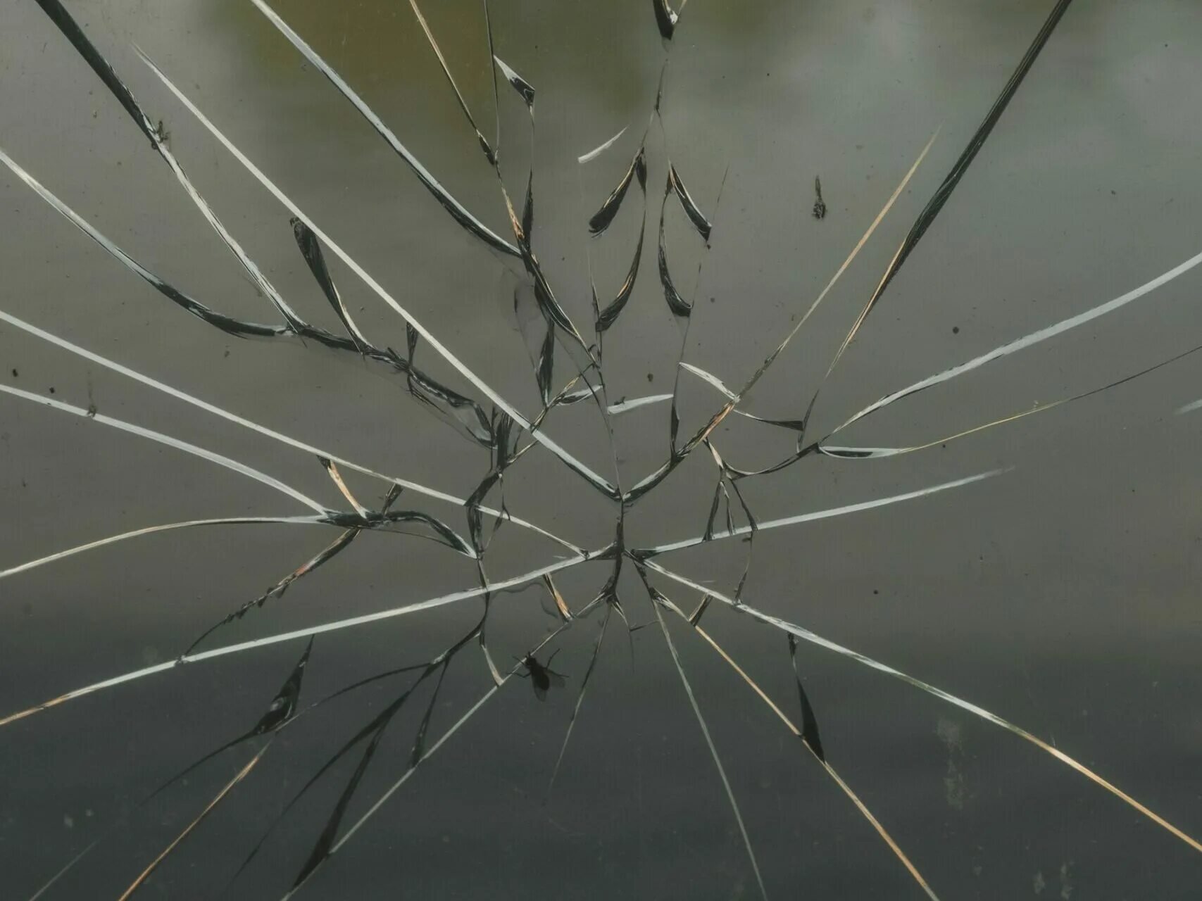 Разбитое стекло. Треснутое стекло. Имитация разбитого стекла. Разбитое окно. Трещина на зеркале