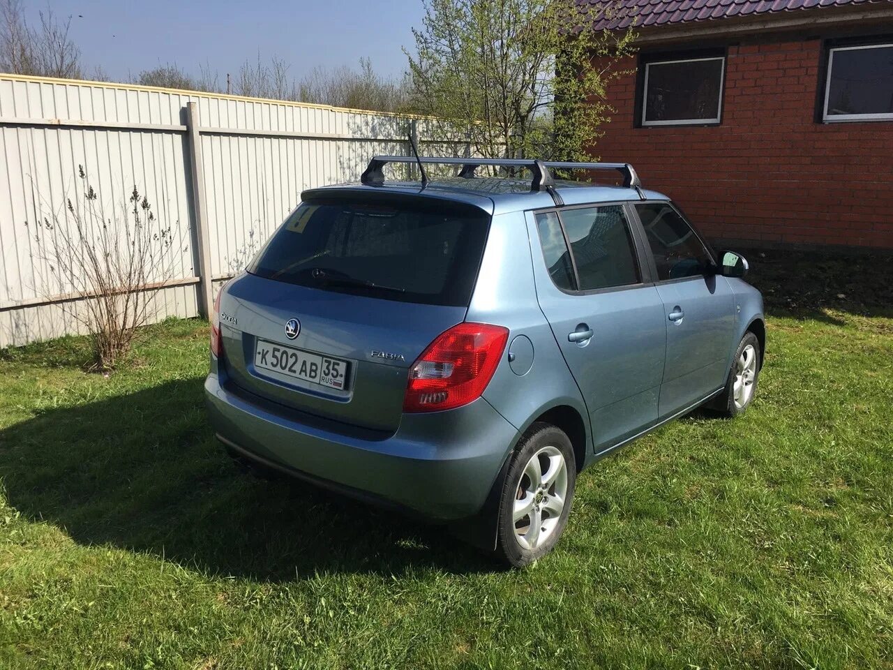 Фабия установил. Багажник на крышу skoda fabia 2. багажник шкода фабия 2 хэтчбек. багажник на крышу шкода фабия. багажник на крышу шкода фабия 2.