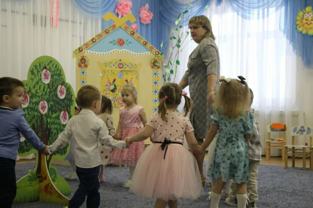 Весенний утренник в старшей группе. Весенний утренник. весенний утренник в детском саду ранний возраст. атрибуты к весеннему утреннику. хоровод детей.