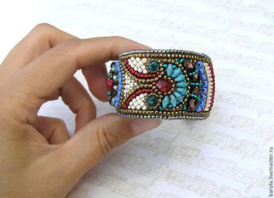 Необычные браслеты из бисера. Работы бисером браслеты. Seed bead украшения. Работы бисером браслеты. Браслет из бисера.