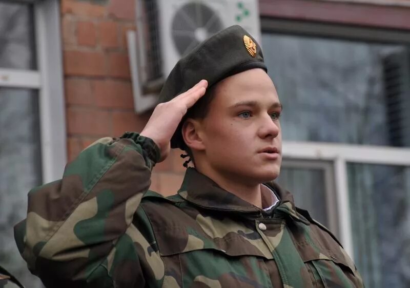 отбитый оливковый берет. зелёный берет разведки вв. берет оливковый. берет темно оливковый общевойсковой.