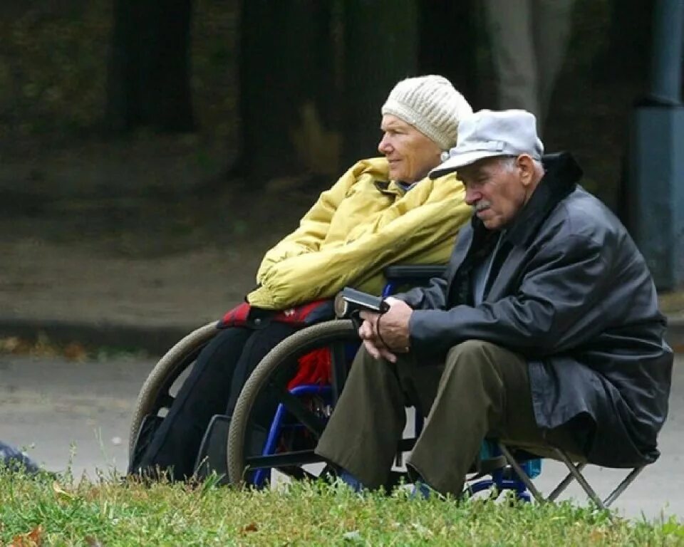 Общество пенсионеров и инвалидов. Пенсионер инвалид. Старики инвалиды. Пожилые люди и инвалиды. Пенсионер по инвалидности.